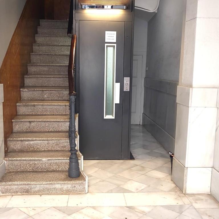 Spacious aptmt close to Pl Universidad and Pl Catalunya, 2,5 bedrooms, balcony, heating, elevator Min 31 nights - Two-Bedroom Deluxe Apartment with Balcony - 32