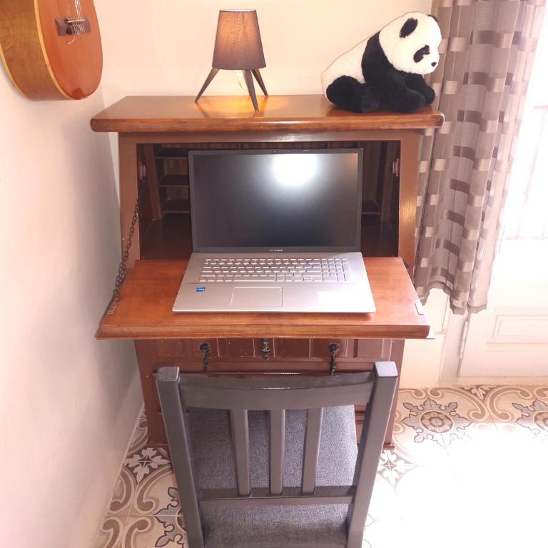 Spacious aptmt close to Pl Universidad and Pl Catalunya, 2,5 bedrooms, balcony, heating, elevator Min 31 nights - Two-Bedroom Deluxe Apartment with Balcony - 11