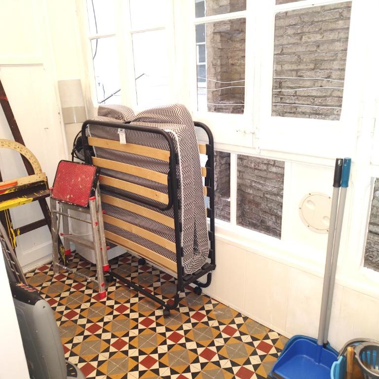 Spacious aptmt close to Pl Universidad and Pl Catalunya, 2,5 bedrooms, balcony, heating, elevator Min 31 nights - Two-Bedroom Deluxe Apartment with Balcony - 28