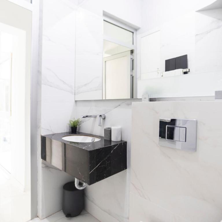 City center - Mirror apartment - One-Bedroom Apartment - 8