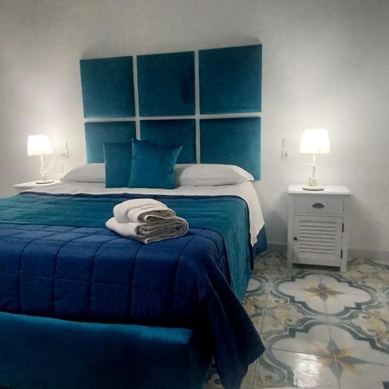 Neapolis Rooms Santa Lucia - Camera Familiare Superior - 3