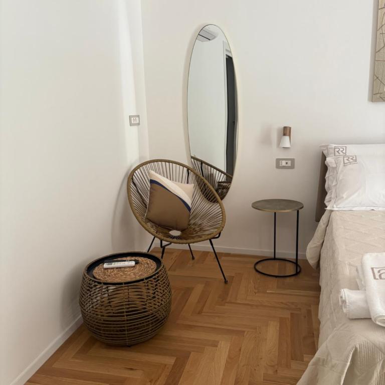 RomiRooms - Camera Matrimoniale Deluxe con Balcone - 24