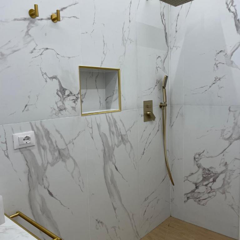 Maison Ferba - King Room with Balcony - 14