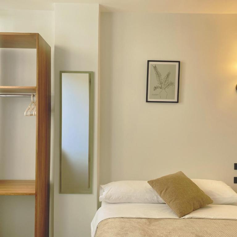 Hotel Bombay - Habitación Triple con baño privado - 15