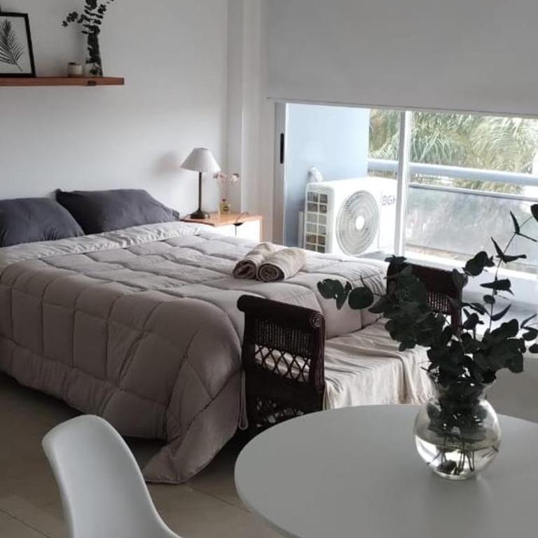 Hermoso monombiente luminoso y moderno con una excelente ubicación - Apartamento de 1 dormitorio - 4
