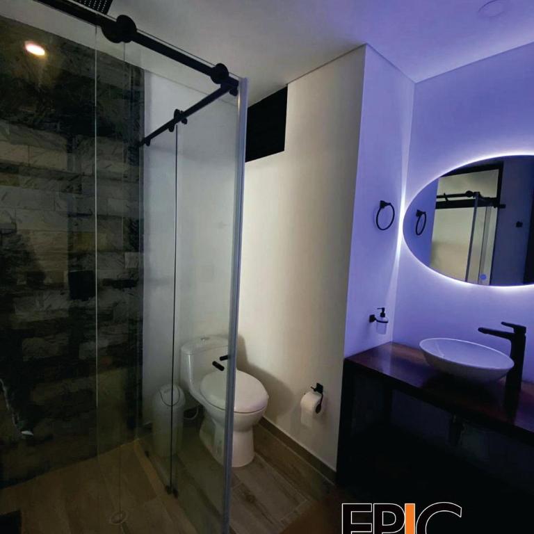 Epic Suite 407 Deluxe Airport - King Suite - 3