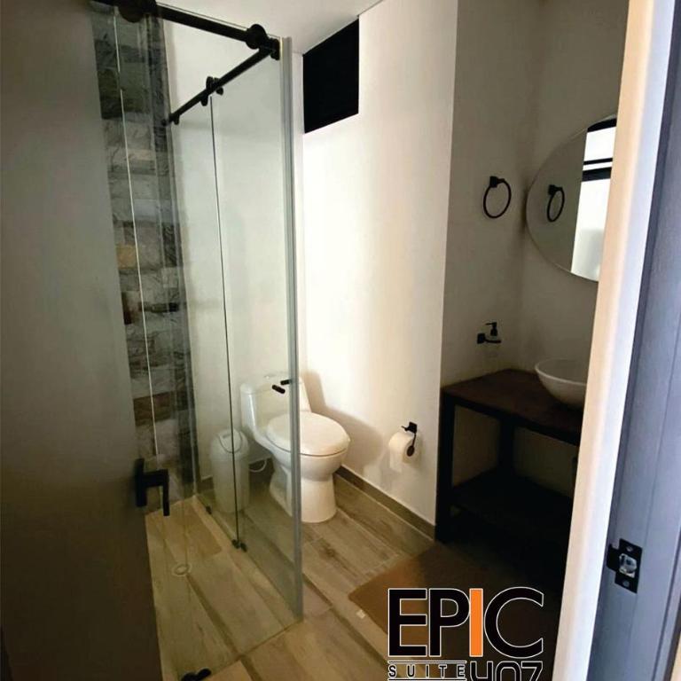 Epic Suite 407 Deluxe Airport - King Suite - 4
