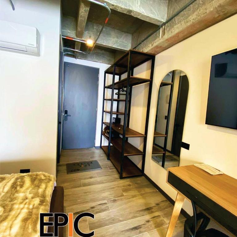 Epic Suite 407 Deluxe Airport - King Suite - 17