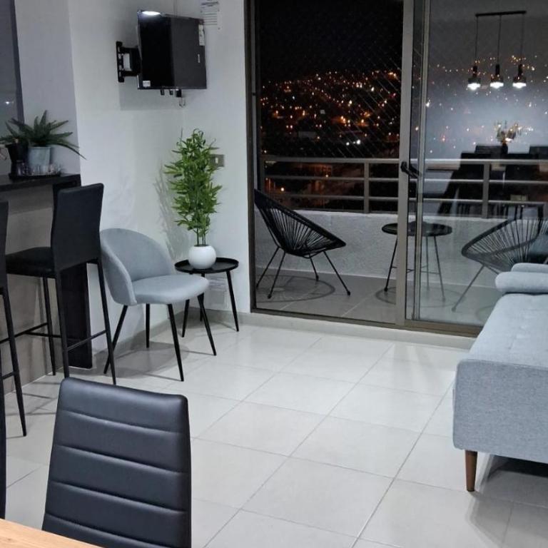Departamento con vista al mar y cruz del tercer milenio Coquimbohouse - Three-Bedroom Apartment - 1