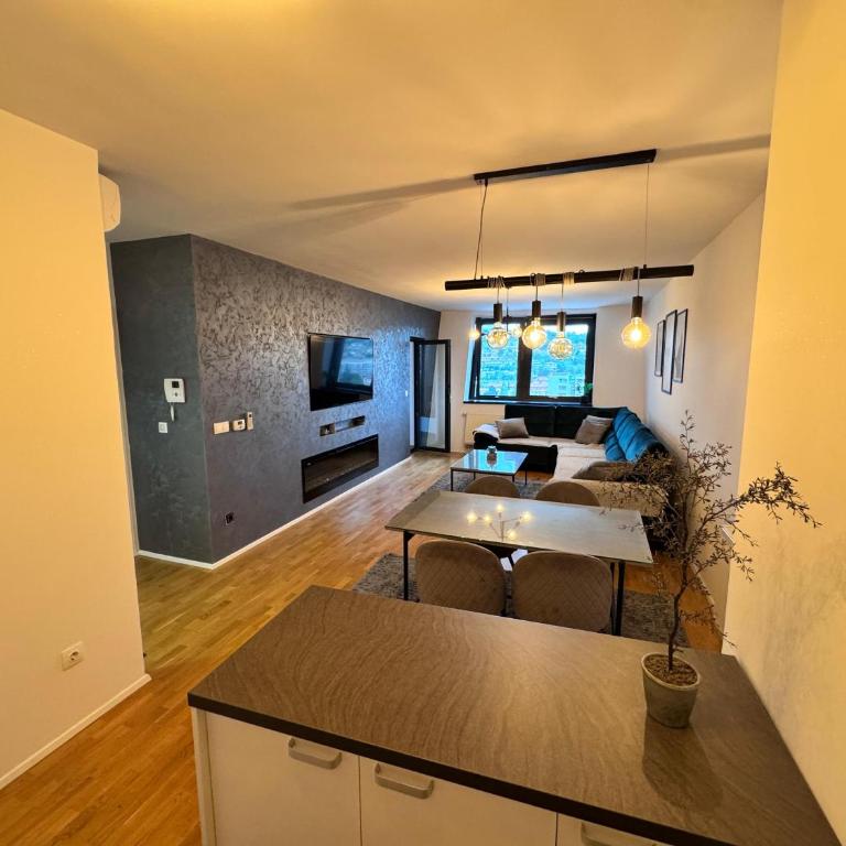 Luxury Apartment Sarajevo-Bristol - Deluks Apartman sa 2 Spavaće Sobe i Balkonom - 5