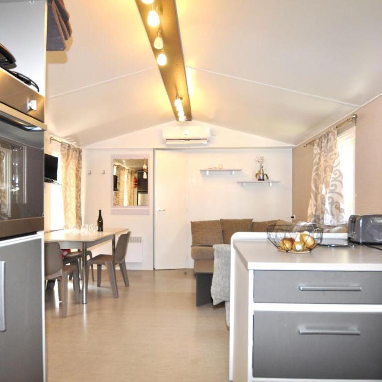 Mobile Home Proche Mer Piscine - Mobile Home - 11