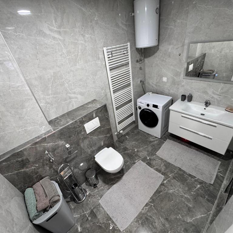 Luxury Apartment Sarajevo-Bristol - Deluks Apartman sa 2 Spavaće Sobe i Balkonom - 13