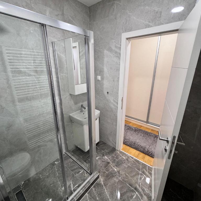 Luxury Apartment Sarajevo-Bristol - Deluks Apartman sa 2 Spavaće Sobe i Balkonom - 16