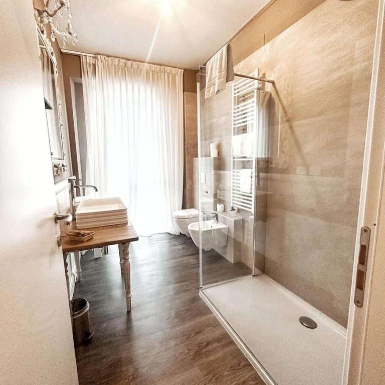 Hotel Maximilian - Suite con Balcone e Vista Lago - 3