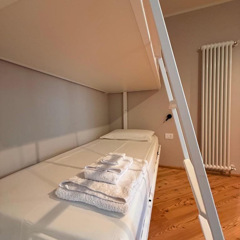 Palazzo Righi - Appartamento con 2 Camere da Letto - 24