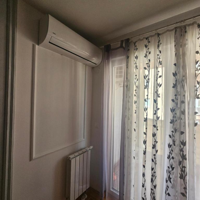 Rejjan Apartments-Spacious 2BR Apartment for 7, Free Parking, Tram to Old Town - Apartman sa 2 Spavaće Sobe - 14