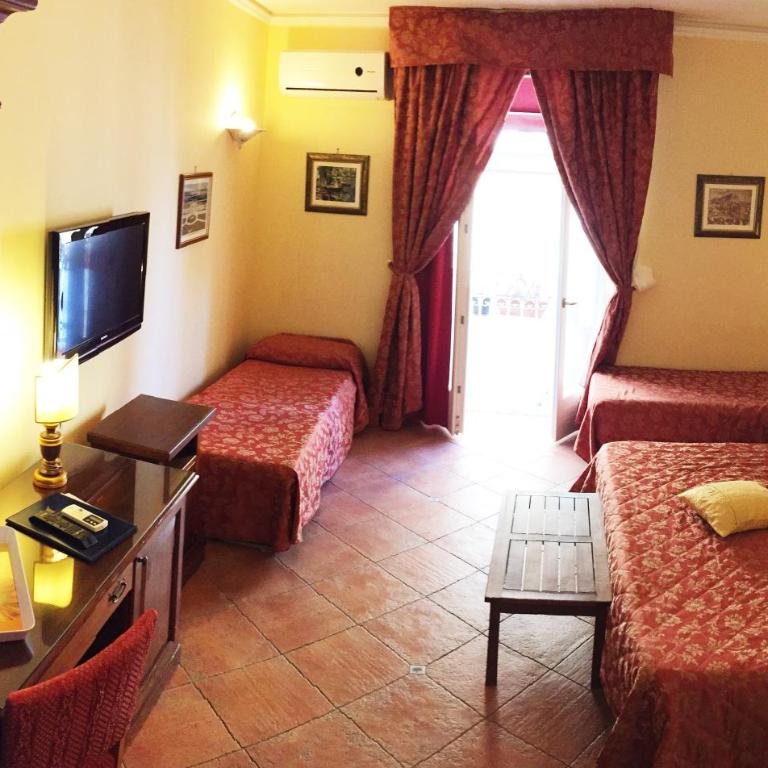 Hotel Mediterraneo - Camera Familiare con Balcone - 8