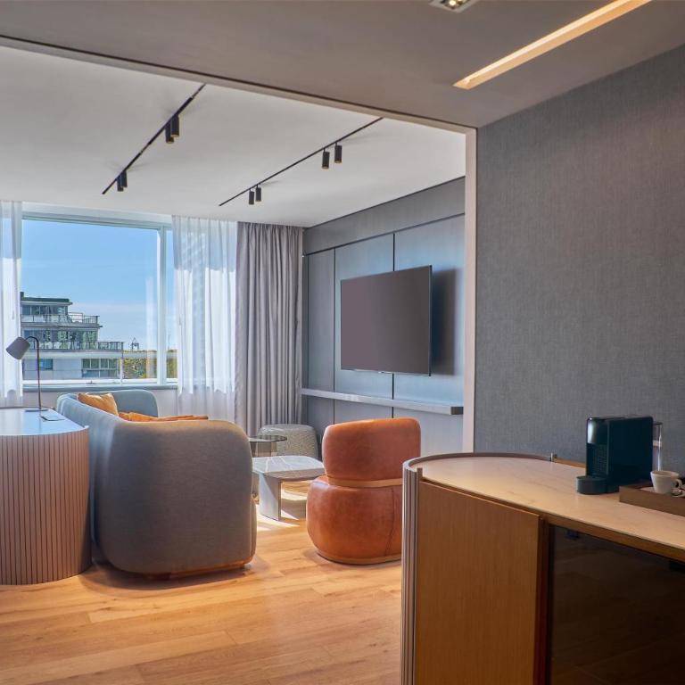 Hilton Buenos Aires - Suite Petite Executive con vistas al puerto deportivo - Cama extragrande - 2
