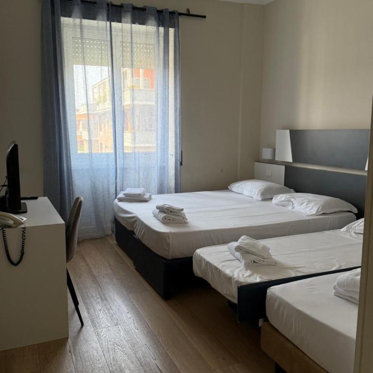 Hotel Laura - Classic Quadruple Room - 3