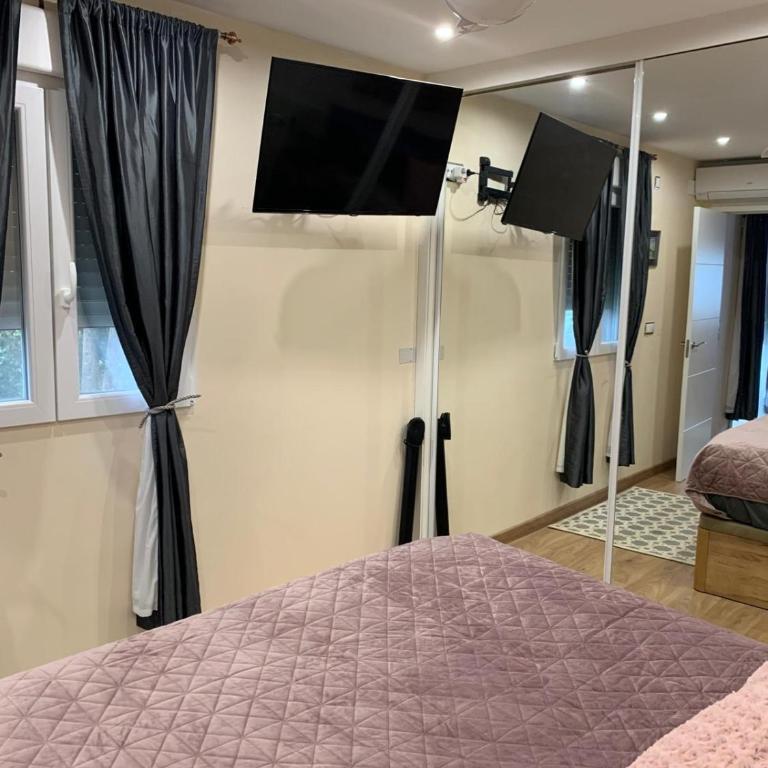 LaVista Penthouse private balcony and sea views - One-Bedroom Apartment - 12