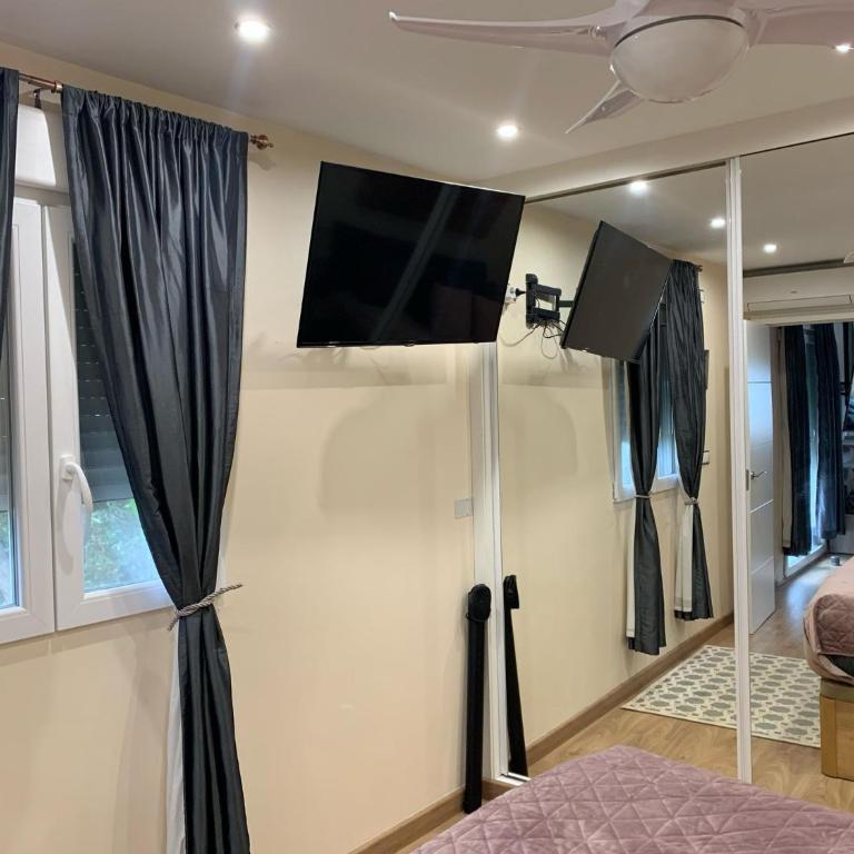 LaVista Penthouse private balcony and sea views - One-Bedroom Apartment - 14