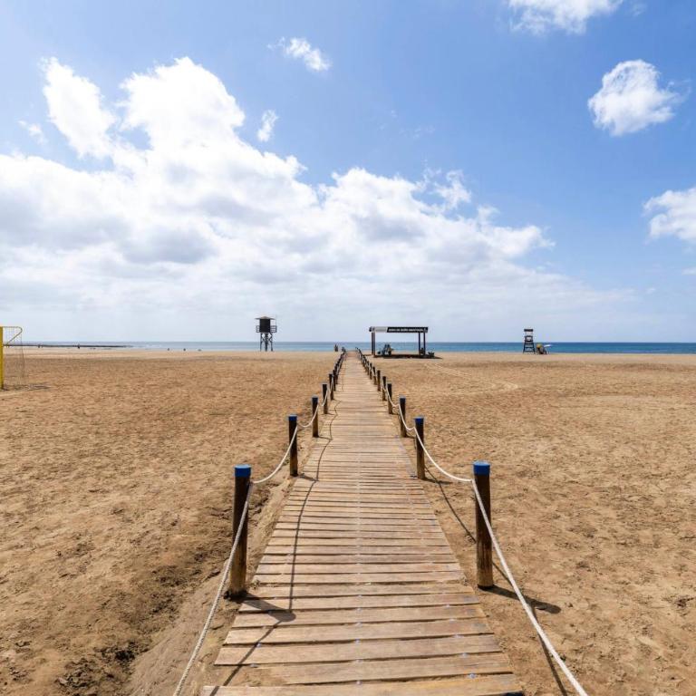 Habitación cerca del aeropuerto y playa en una casa familiar - Habitación Doble con baño privado - 7