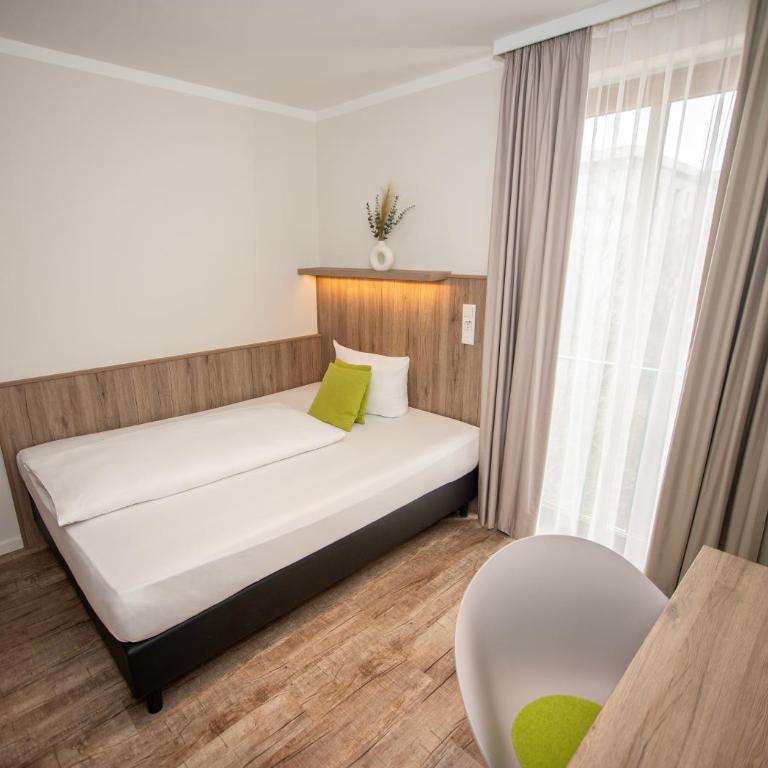 Hotel Perlach Allee by Blattl - Double Room - Queen Size Bed - 12