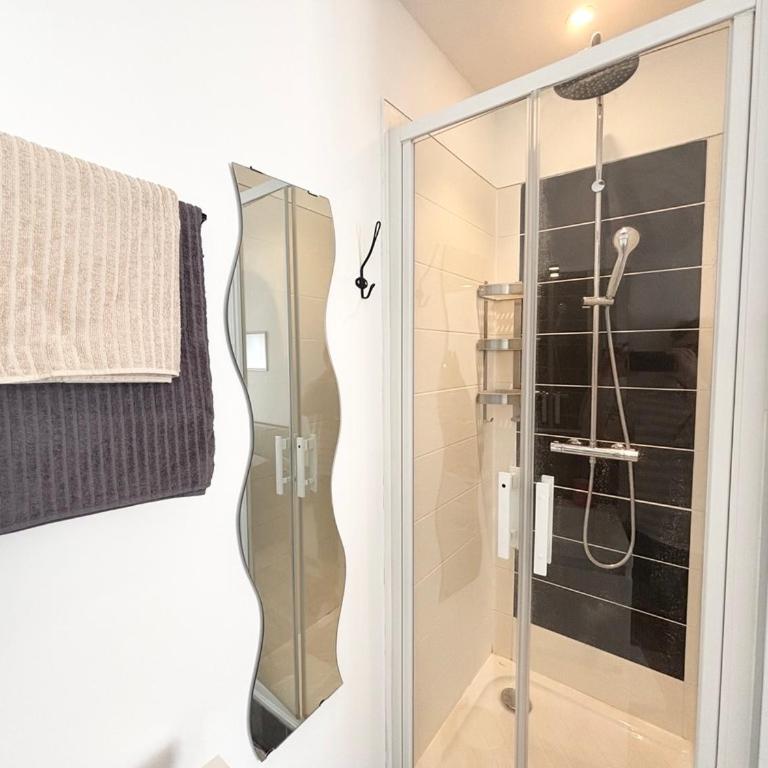 Maison Gambetta - 4 chambres 4 SDB - 5 min Cathédrale - Appartamento con 4 Camere da Letto - 18