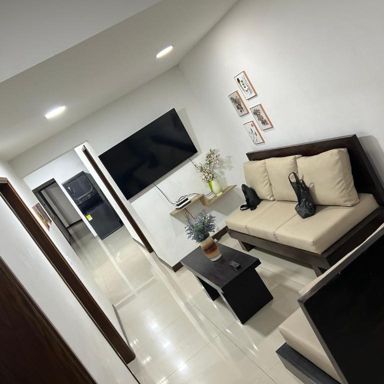 9 Bedrooms house - One-Bedroom Apartment - 1