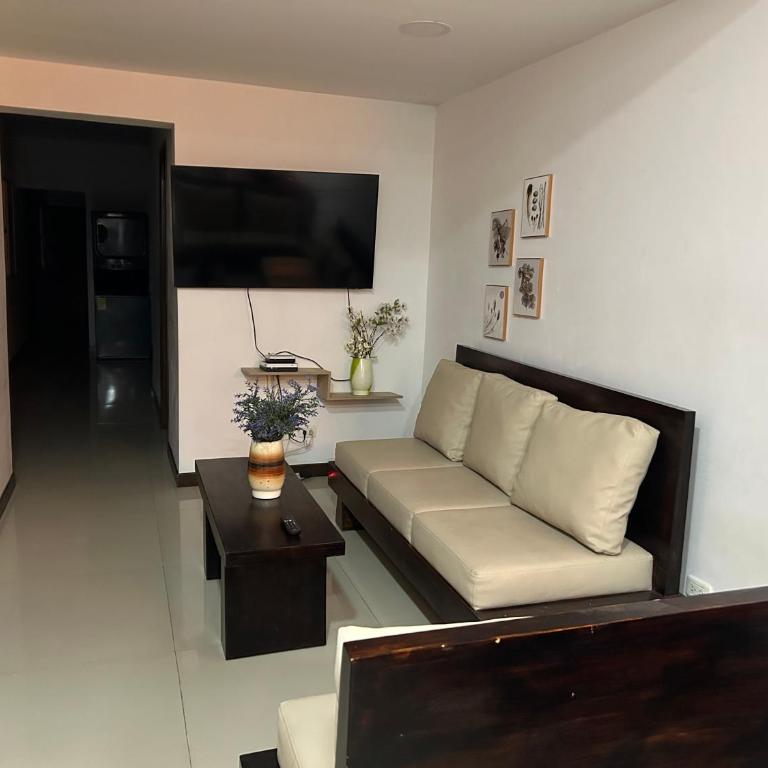 9 Bedrooms house - One-Bedroom Apartment - 2
