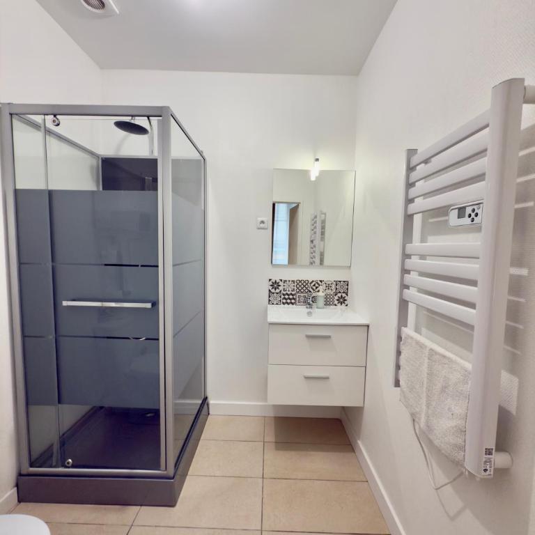 Studio 4 lumineux Av Garibaldi - DABNB - Appartement 1 Chambre - 9