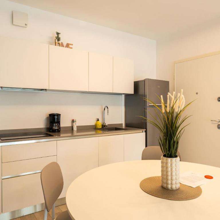Sun Beach Residence con Piscina - Piazza Brescia - Adria Holiday Jesolo - FAMILY APARTMENTS - Two-Bedroom Apartment - 4