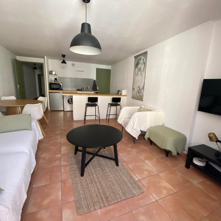 By Elodie T2 cosy vieux Hyères-Parcours des arts - Apartment mit 1 Schlafzimmer - 2