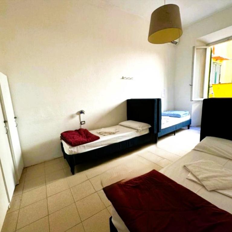 My Friends - Posto Letto in Dormitorio Femminile per 4 Persone - 1