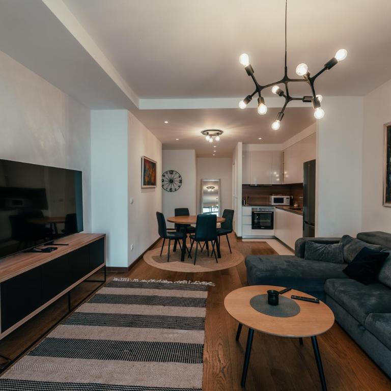 BW Elite Natureline - Two-Bedroom Apartment with River View - 15