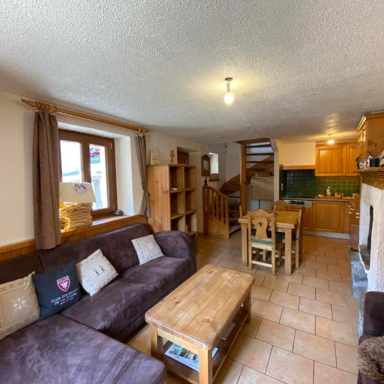 Maison de village aux Allues, 3 chambres, proche commerces - FR-1-411-987 - Maison de Vacances - 1