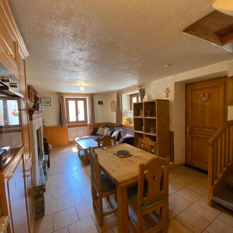Maison de village aux Allues, 3 chambres, proche commerces - FR-1-411-987 - Maison de Vacances - 5