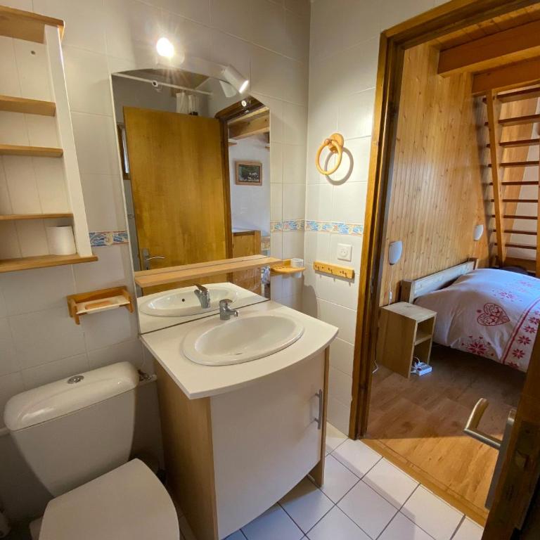 Maison de village aux Allues, 3 chambres, proche commerces - FR-1-411-987 - Maison de Vacances - 13