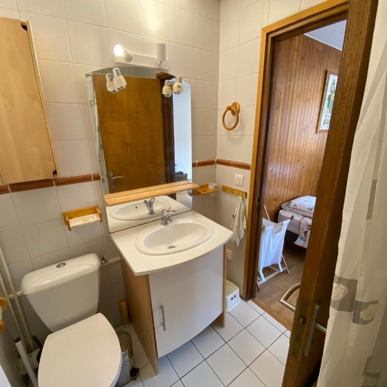 Maison de village aux Allues, 3 chambres, proche commerces - FR-1-411-987 - Maison de Vacances - 15