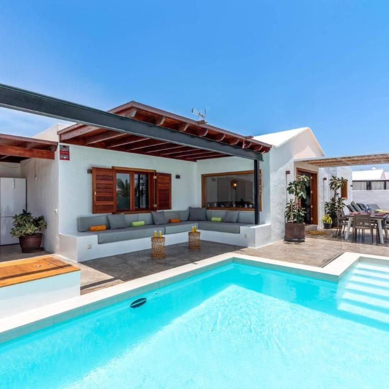 Villa Tina by Villa Plus - Villa - 1