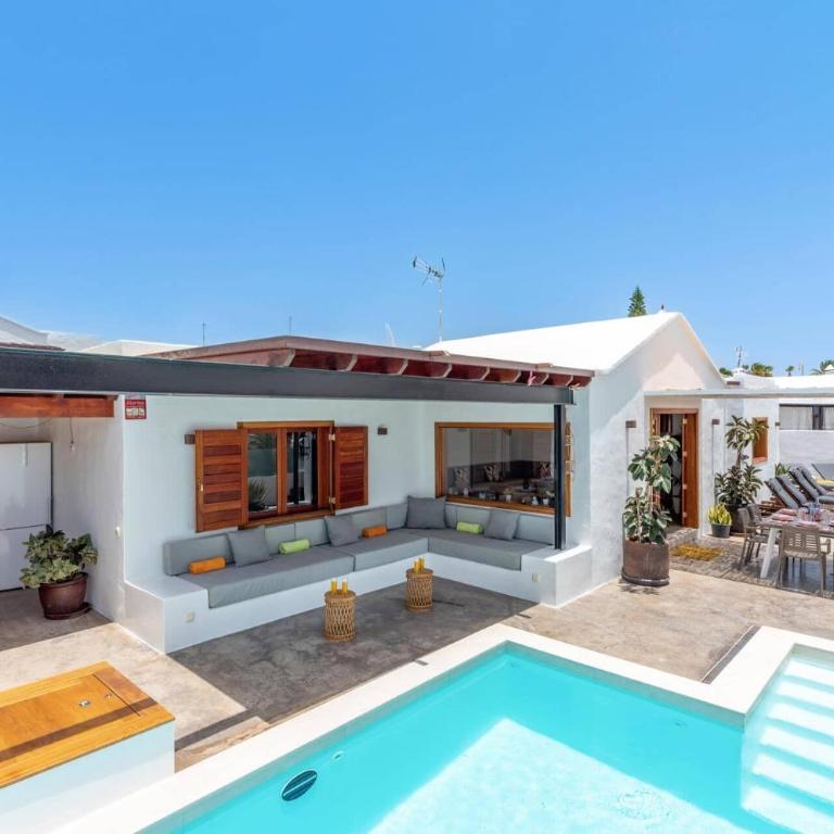 Villa Tina by Villa Plus - Villa - 12