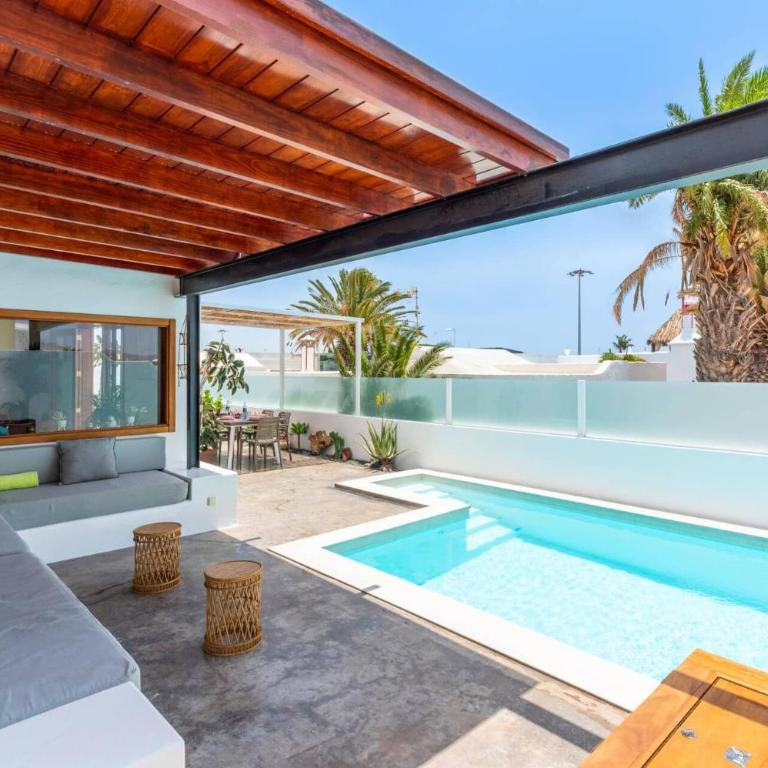 Villa Tina by Villa Plus - Villa - 11