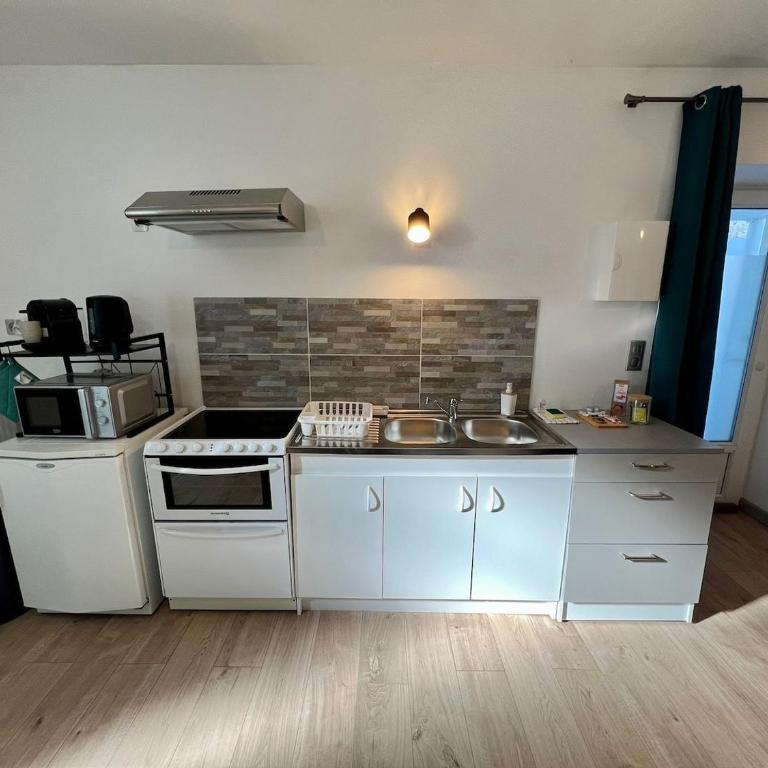 Le Dauphin, Proche gare, Wifi, Netflix - Appartement 1 Chambre - 9