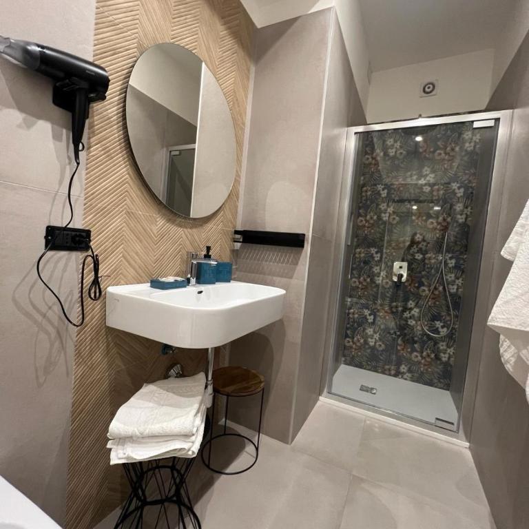 La Stella Di Napoli B&B - Camera Matrimoniale con Bagno Privato - 4
