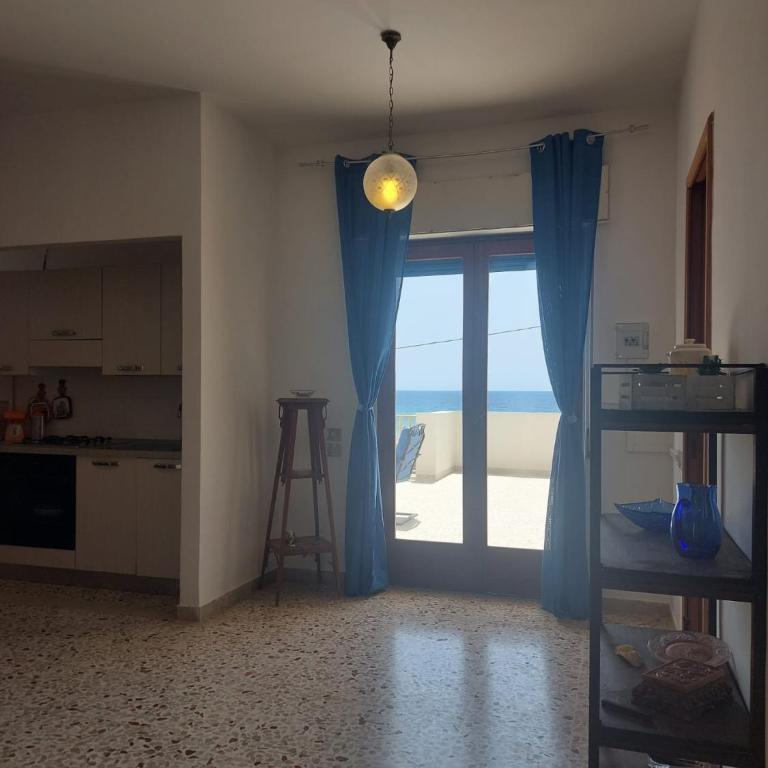 Terrazza sul mare - Three-Bedroom Apartment - 17