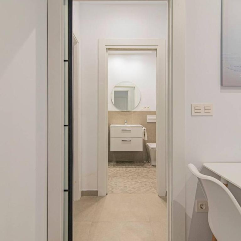 AlojaT Granada Corazones II - Two-Bedroom Apartment - 16