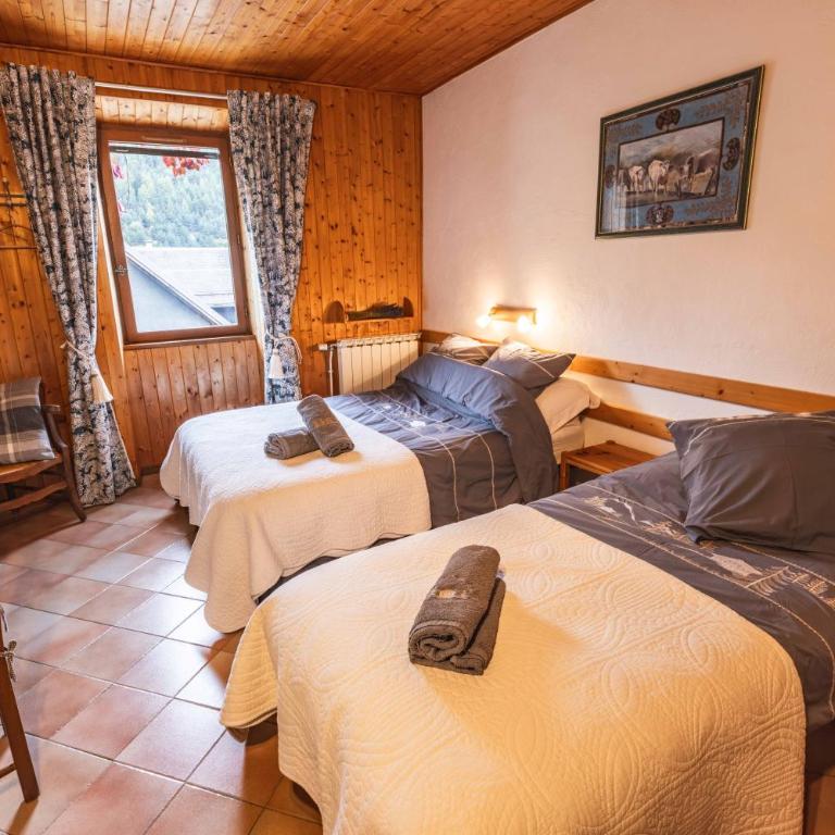 Gîte et chambres d'hôtes "La Tourtette" 12 pers - Triple Room - 13