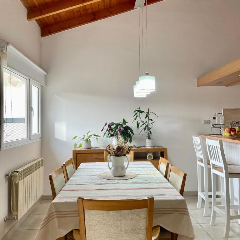 Casa Vacacional con Quincho y Jardín - Casa - 10