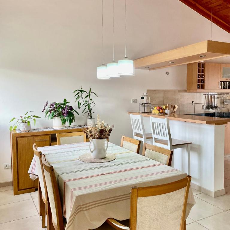 Casa Vacacional con Quincho y Jardín - Casa - 11