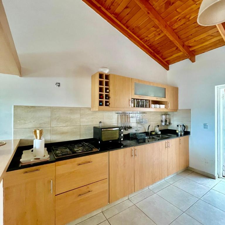 Casa Vacacional con Quincho y Jardín - Casa - 17